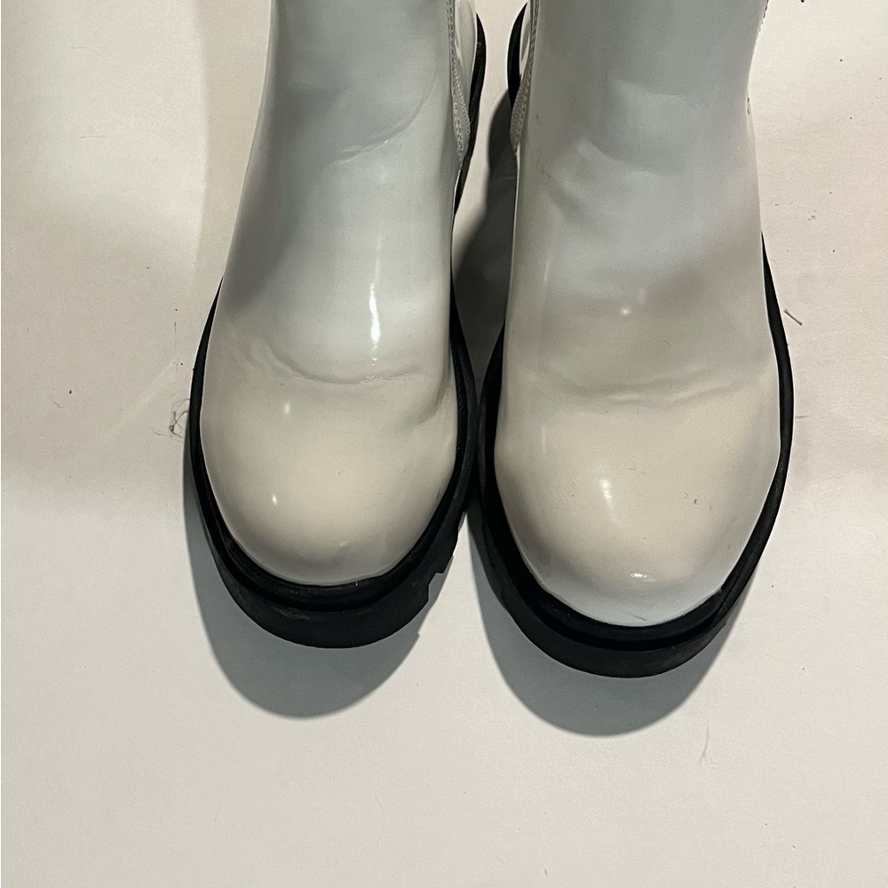 Steve Madden White and Black Sandals - Picture 2 of 11